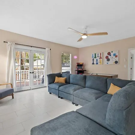 Modern Moroccan Villa W/ Firepit, Bbq + Game Room! Tampa Exterior foto
