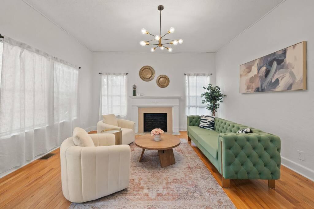 Modern Moroccan W/ Firepit, Bbq + Game Room! Apartment *