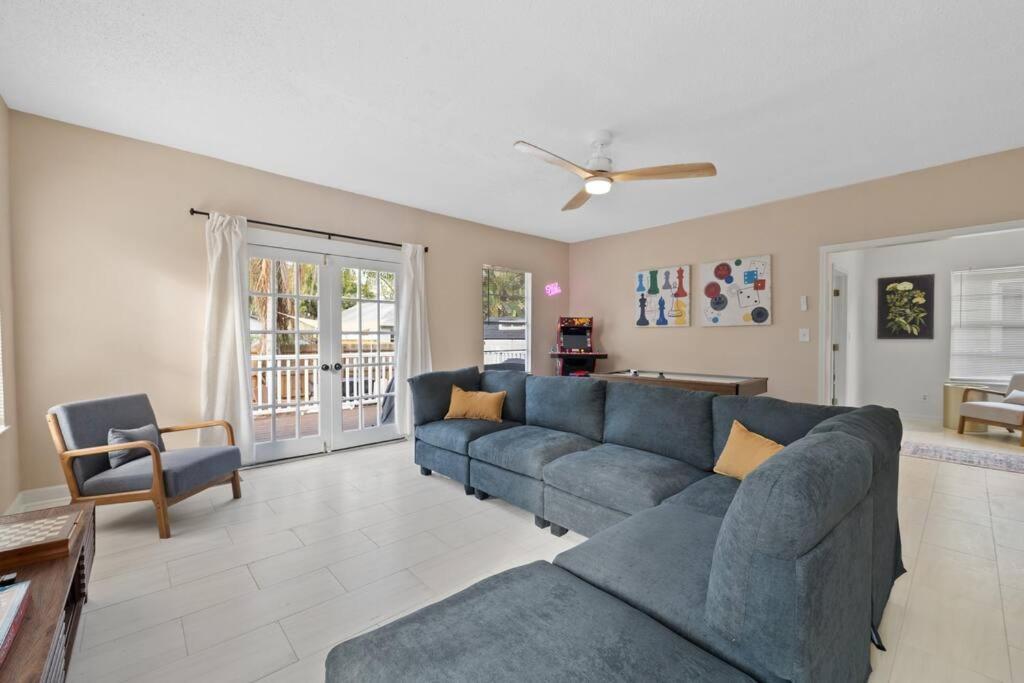 Apartment Modern Moroccan W/ Firepit, Bbq + Game Room!