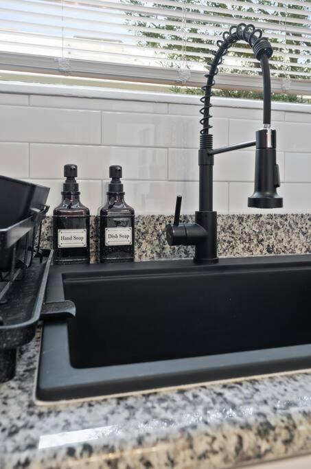 Modern Moroccan W/ Firepit, Bbq + Game Room! Tampa