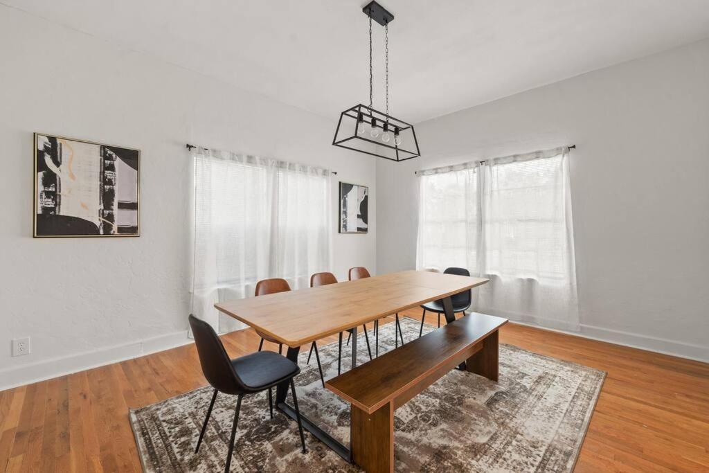 Modern Moroccan W/ Firepit, Bbq + Game Room! *