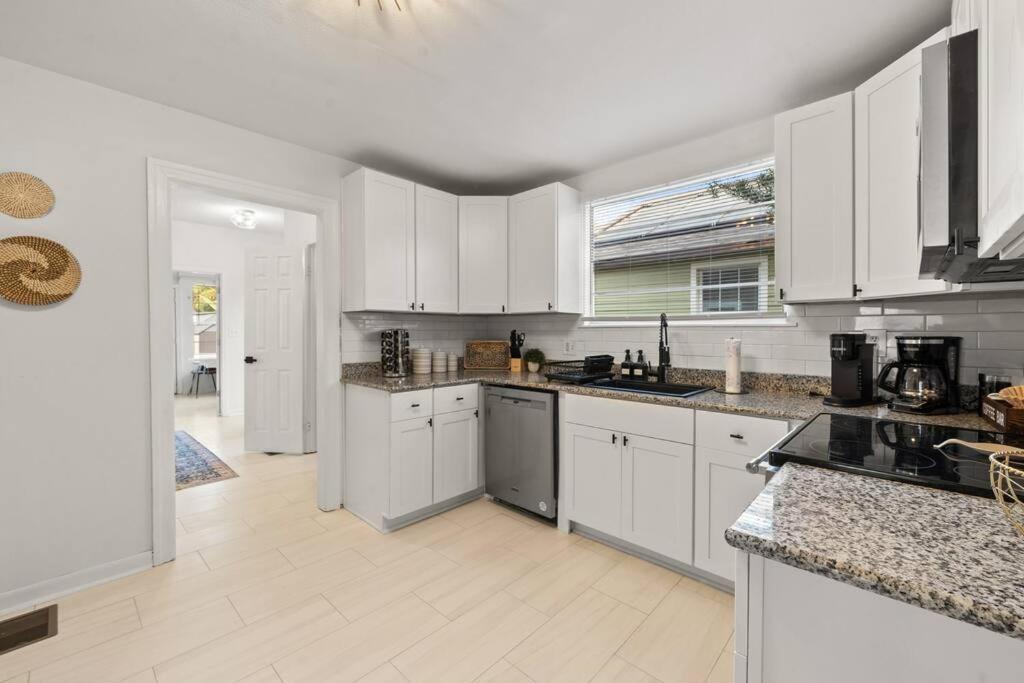 Apartment Modern Moroccan W/ Firepit, Bbq + Game Room! *