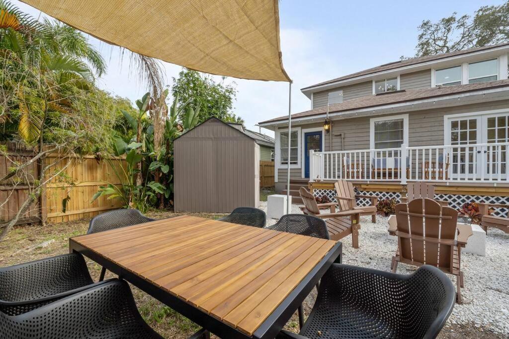 Modern Moroccan W/ Firepit, Bbq + Game Room! Apartment *